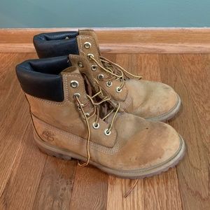 Timberland Classic Women Boots tan size 6.5